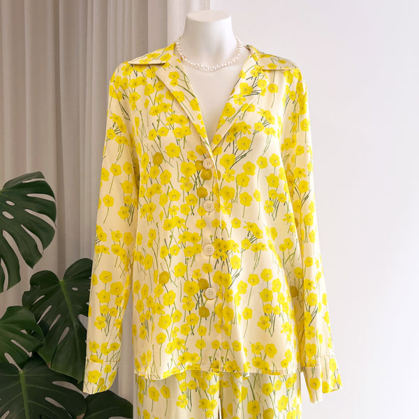 Louis Pyjama Blouse in Buttercups Meadow Green