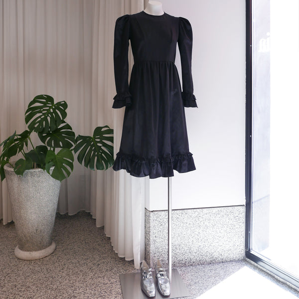 Collarless Prairie Midi Dress in Black