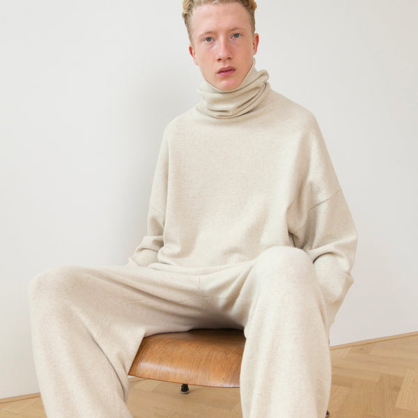 Roll Cashmere Sweater in Latte