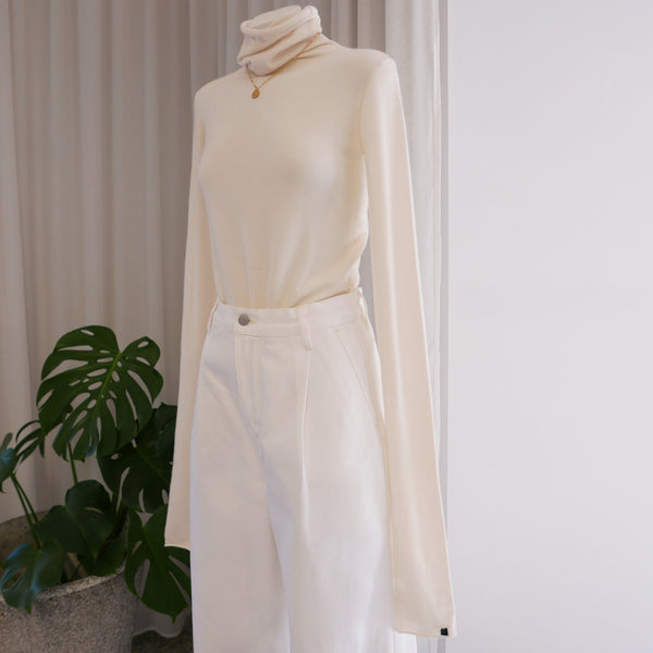 Under Ultrafine Cashmere Top in Cream