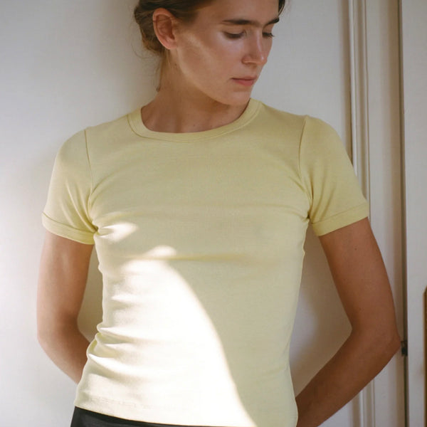 CAR TEE IN STRAW YELLOW
