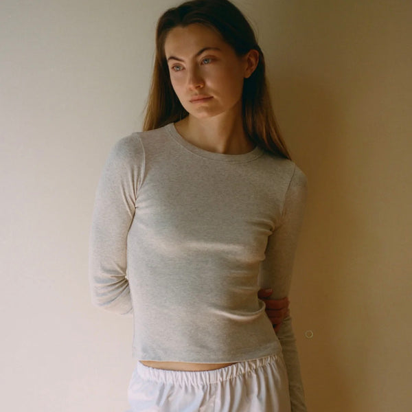 MAX TEE IN HEATHER GREY