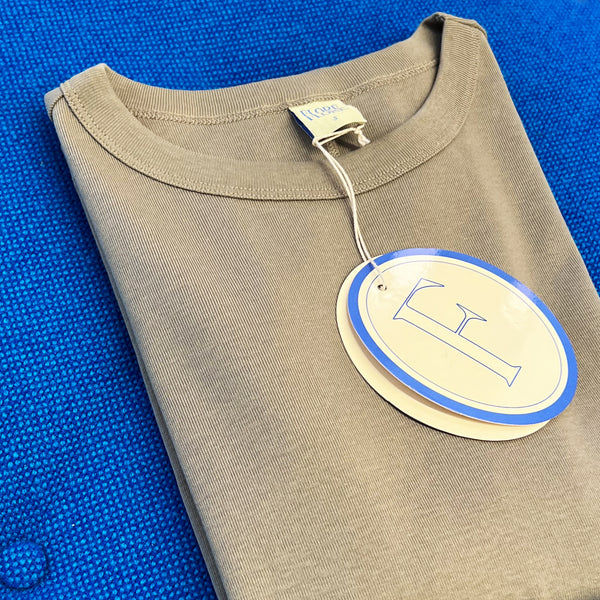 MAX TEE IN TAUPE