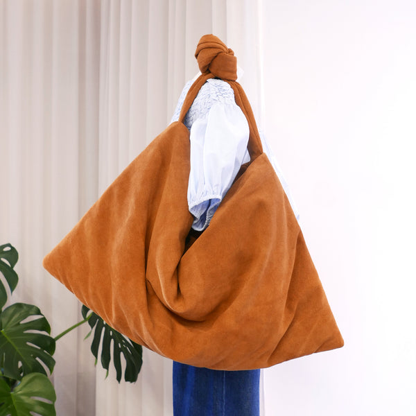 Square Bag Medium in Suede Cognac
