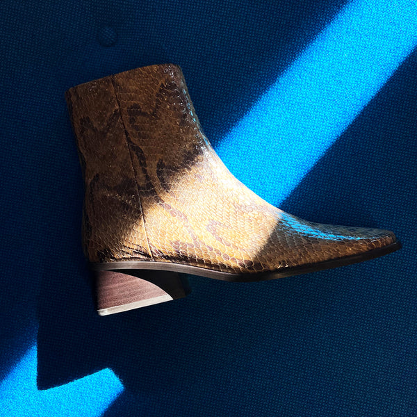 Rise Ankle Boot in Leather Print Snake Brown