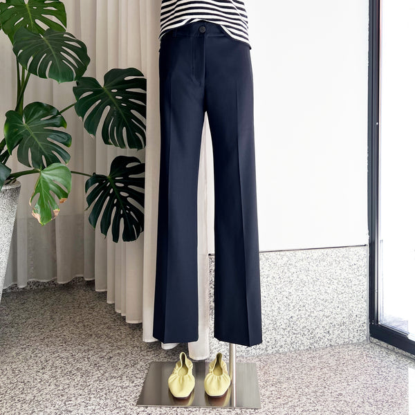 Rie Flared Pant in Darkest Navy