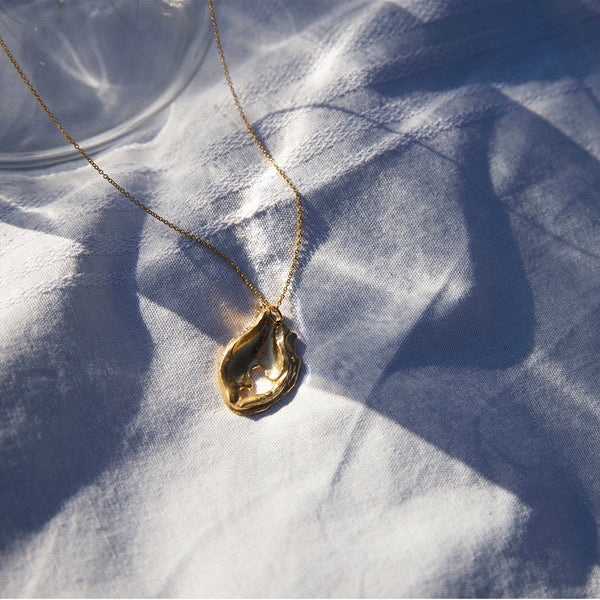 The Spellbinding Amphora Necklace